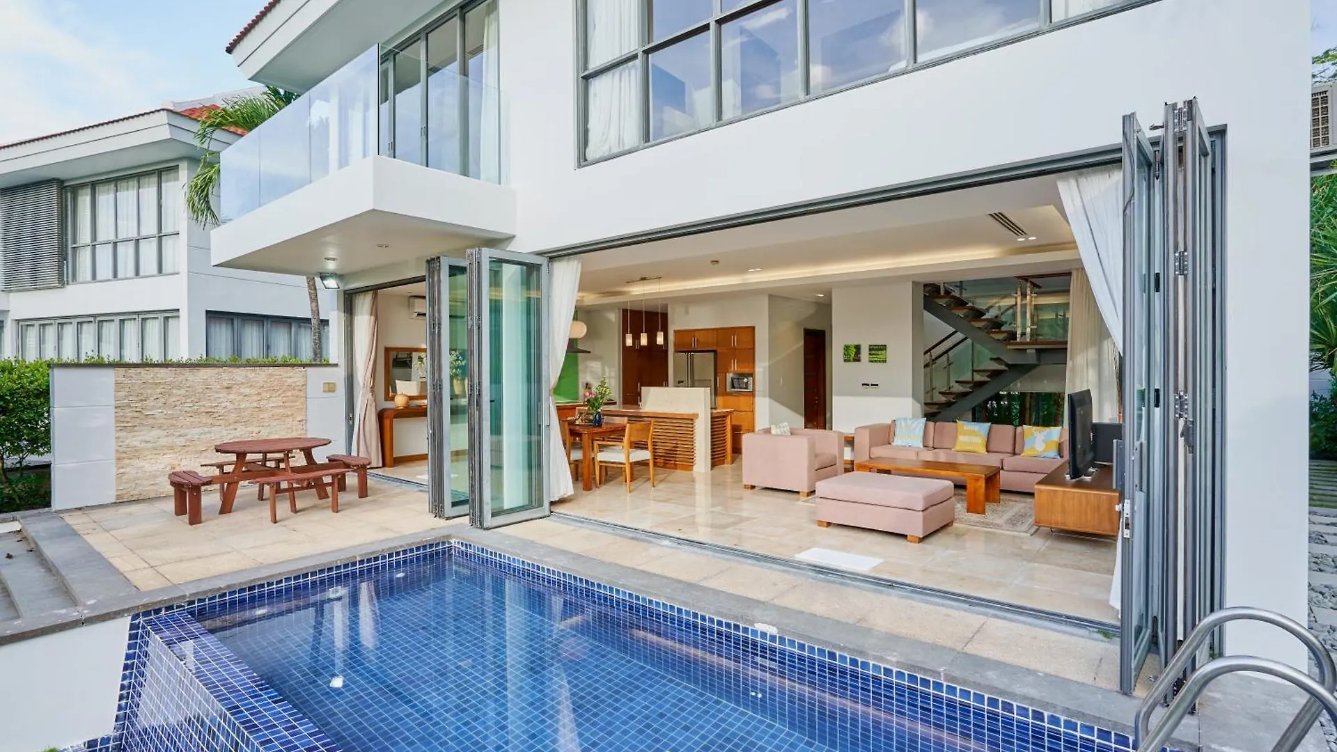 Ocean Sunny Villas Da Nang 0*,  Vietnam