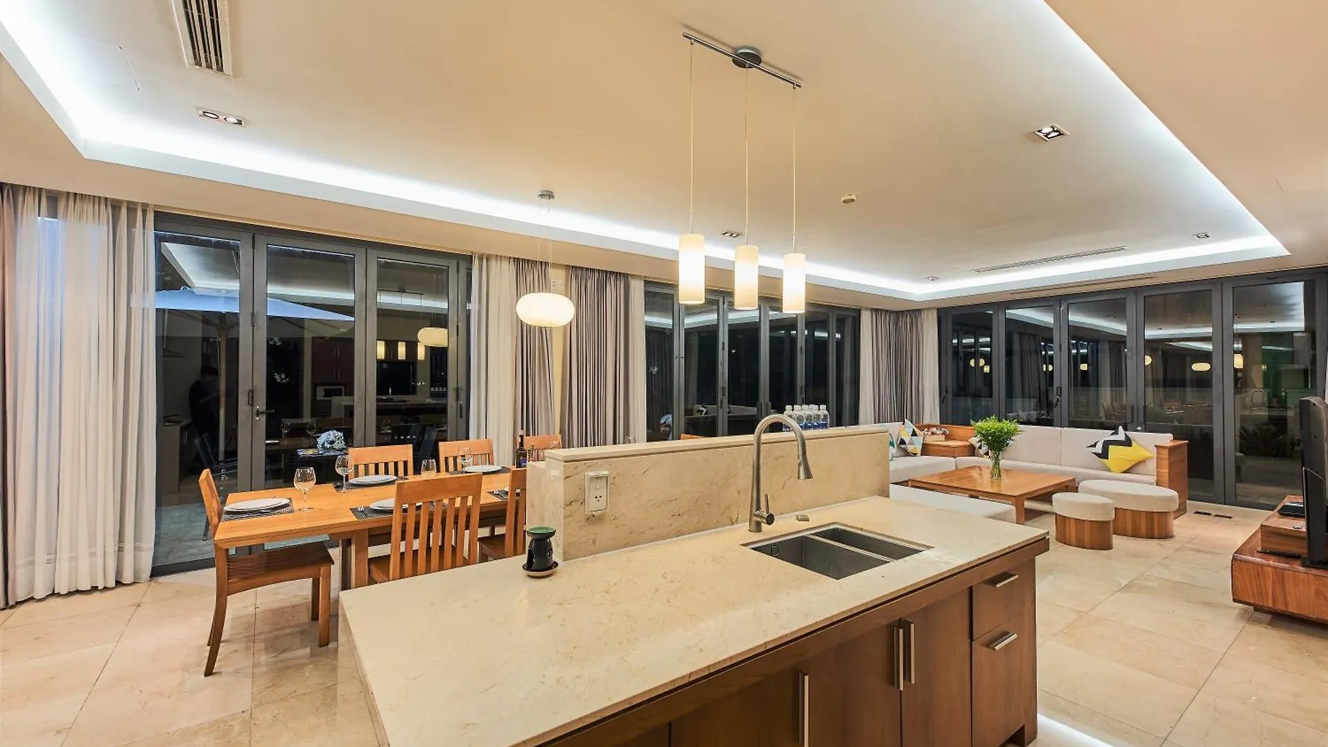 Ocean Sunny Villas Da Nang 0*,